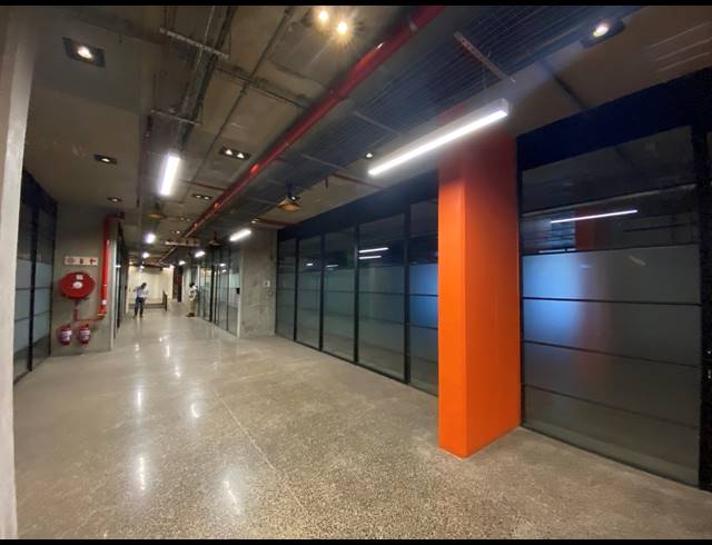 2,189M² OFFICE TO LET IN WOODSTOCK